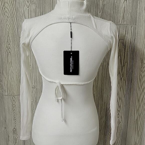 Pretty Little Thing White Long Sleeve Ribbed Crop Sweater Top With Open Back NEW - Picture 3 of 11